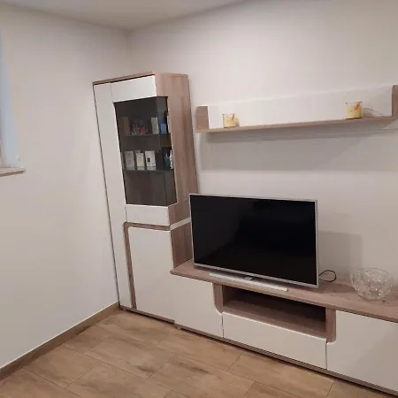 Apartment Lutikano *